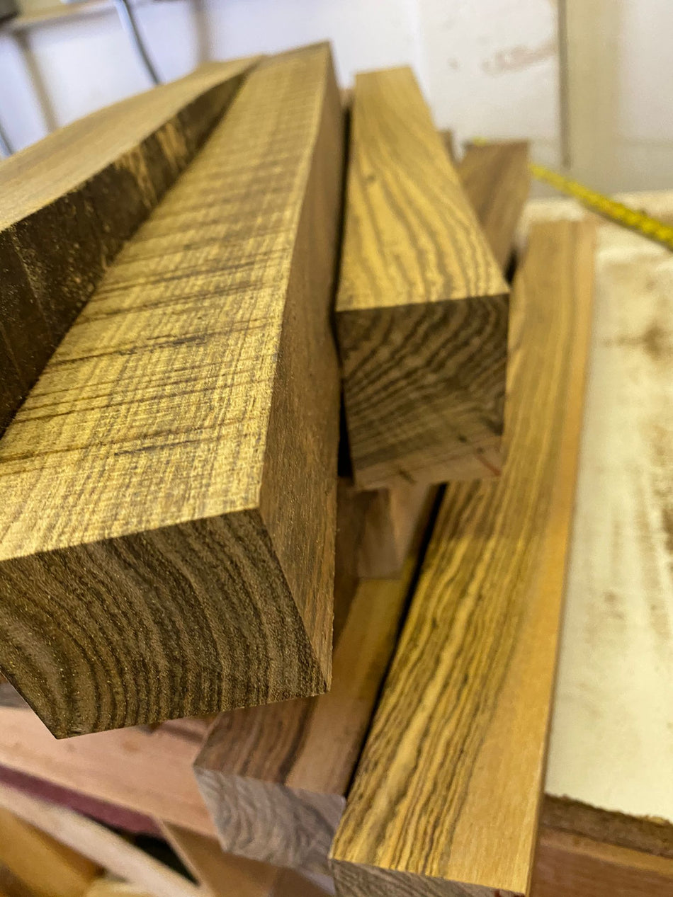 Cuadrados giratorios Bocote de 1,5" x 1,5" x 18", 10 unidades