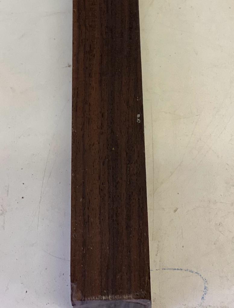 Compre madera de rosa de la India oriental de 1 1/2" x 1 1/2" x 3" para tornear.