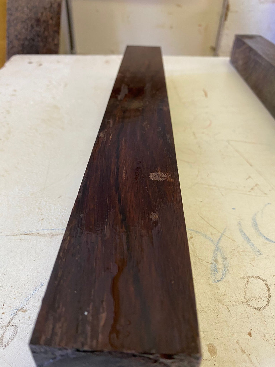 Compre el mejor torneado en blanco de madera de rosa de la India oriental de 2" x 2" x 24"