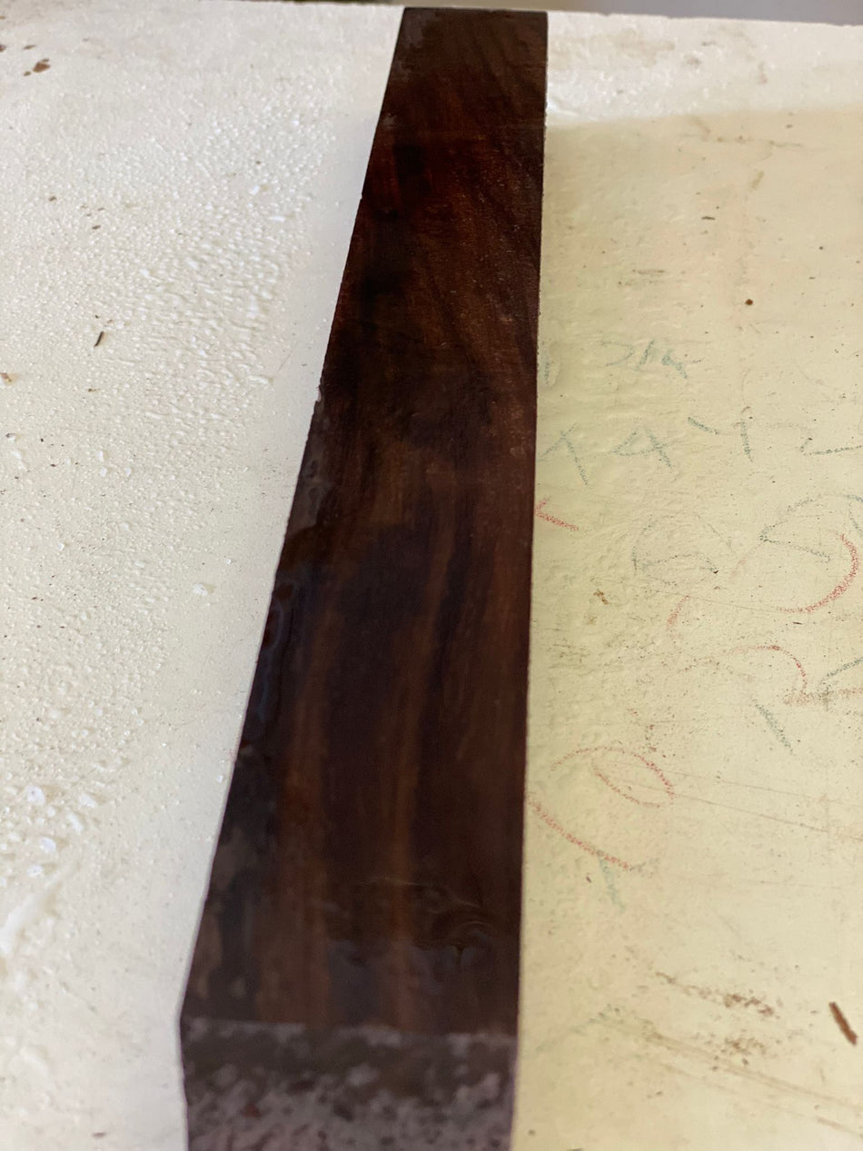 Compre el mejor palo de rosa de la India Oriental de 1 1/2" x 1 1/2" x 24" para tornear.