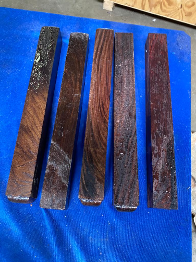 Compre madera de rosa de la India oriental de 1 1/2" x 1 1/2" x 9" para tornear.